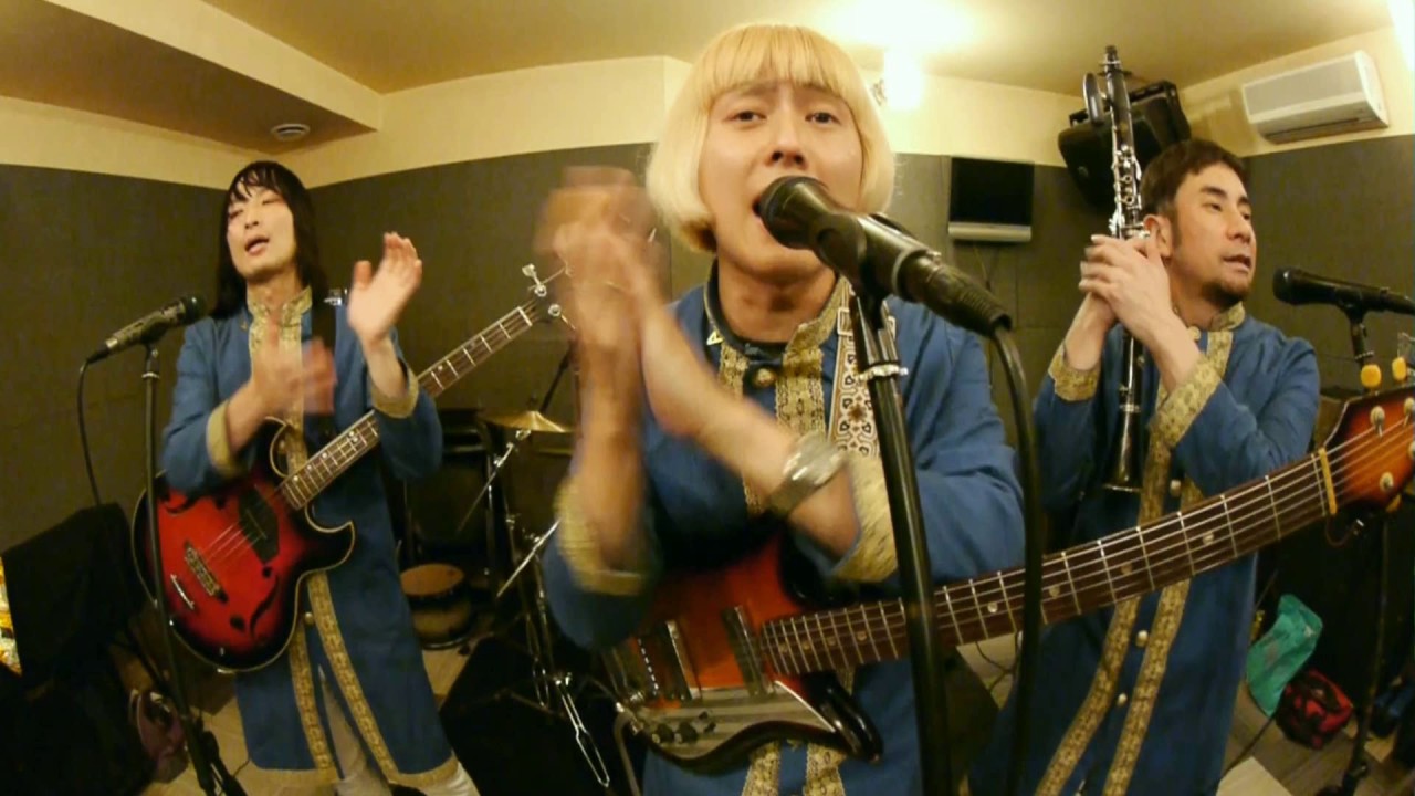 Επικό βίντεο: Ιαπωνική μπάντα ερμηνεύει το «Βρε μελαχρινάκι»