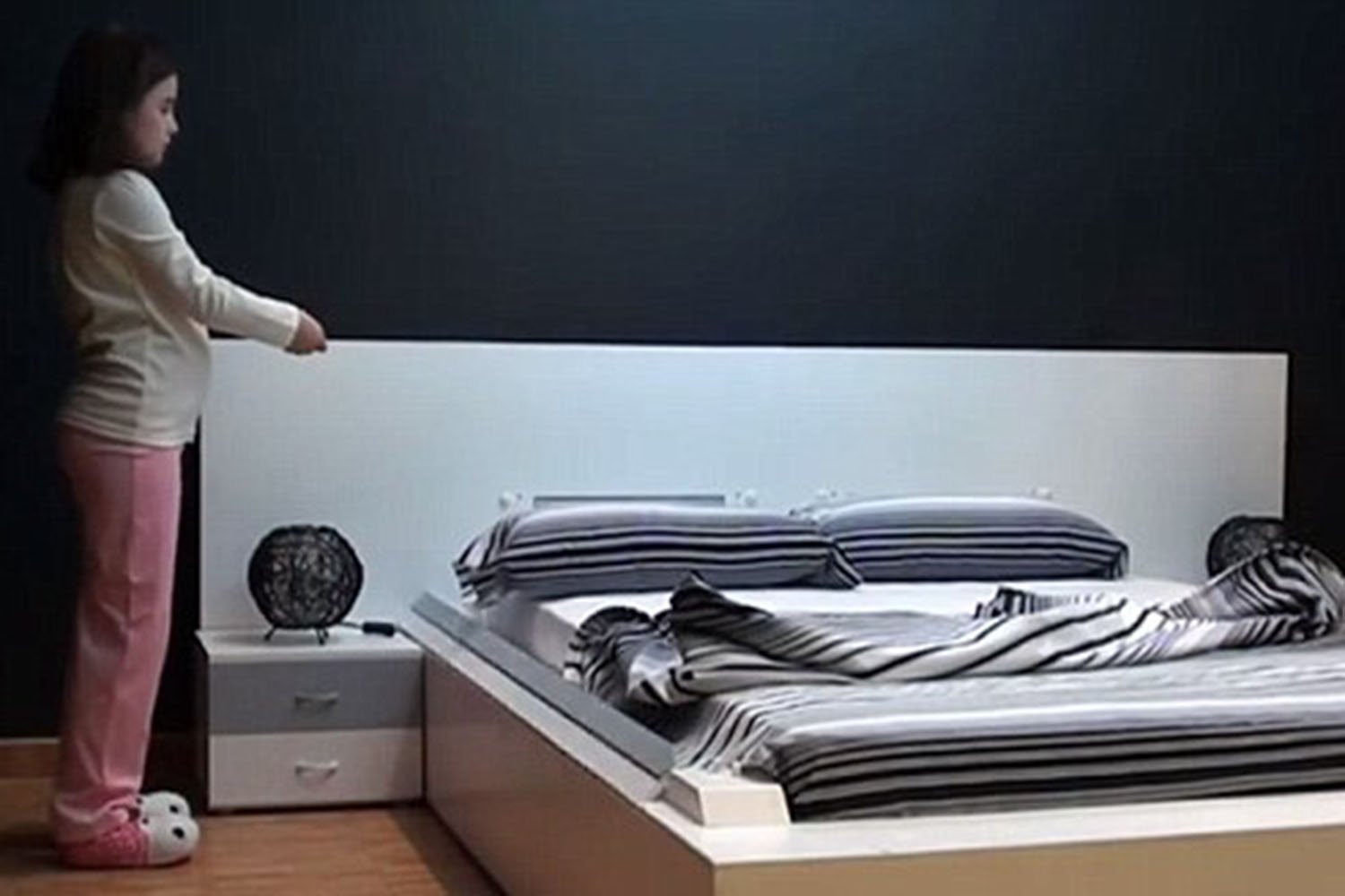 Viral: Το έξυπνο κρεβάτι που στρώνεται μόνο του…σε 3 δευτερόλεπτα (βίντεο)