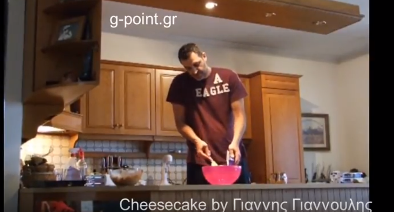 Τhe next master chef: Ο Γιάννης φτιάχνει μαγικό cheesecake αλλά είχε ένα ξεκαρδιστικό «ατύχημα»  (βίντεο)