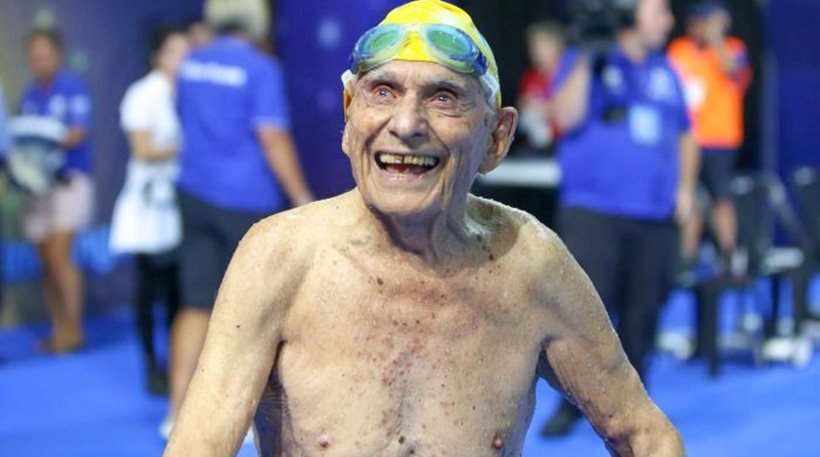 Ο 90χρονος που έσπασε παγκόσμιο ρεκόρ κολύμβησης