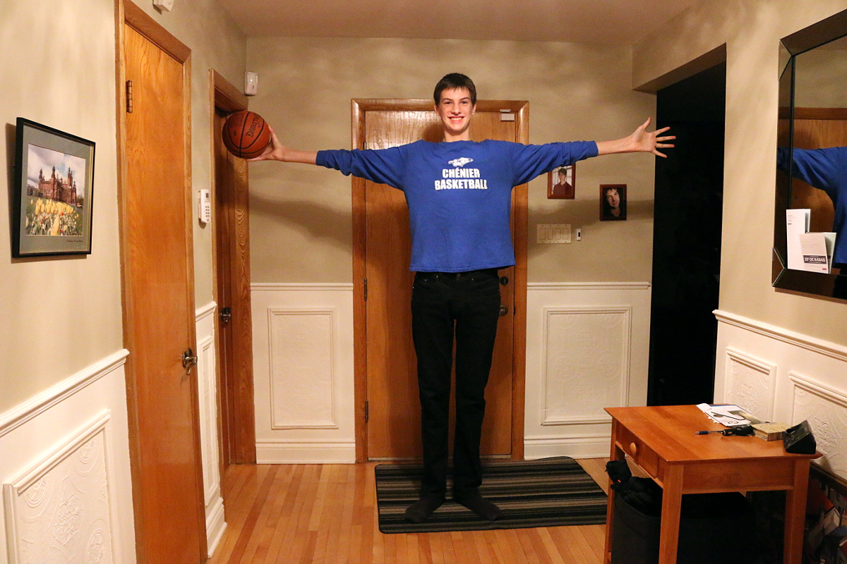 Φαινόμενο με ύψος 2.13 και ετών 13- Τον προετοιμάζουν για NBA (βίντεο)