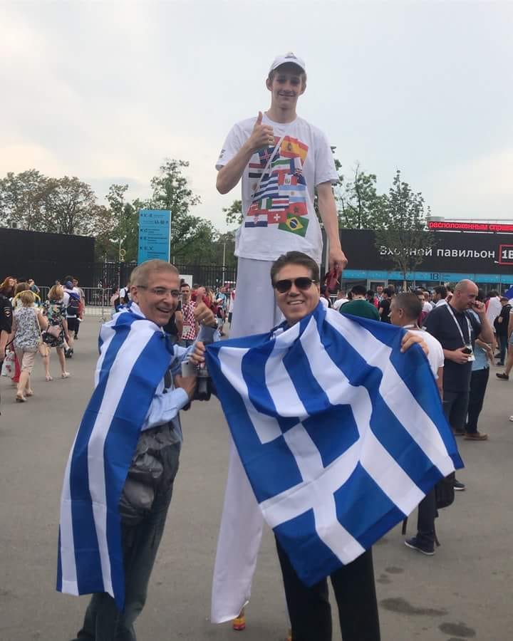 Οι Ελληνοαμερικάνοι εξέχοντες πολίτες που ύψωσαν την Ελληνική σημαία στο Μουντιάλ 2018