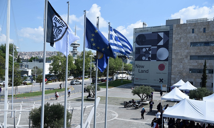 Η σημαία του ΠΑΟΚ στο δημαρχείο Θεσσαλονίκης