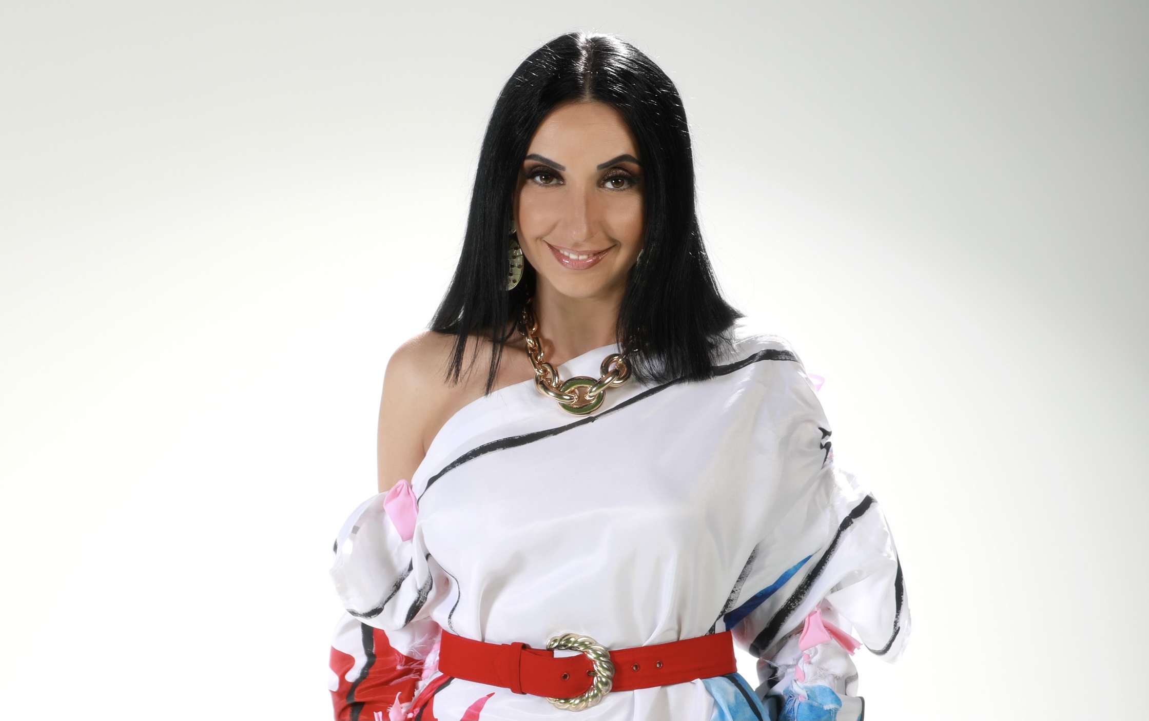 Evgenia: Σαρώνει με το νέο της hit δια χειρός Τουρατζίδη-Tsiko, “Όχι, Ευχαριστώ”