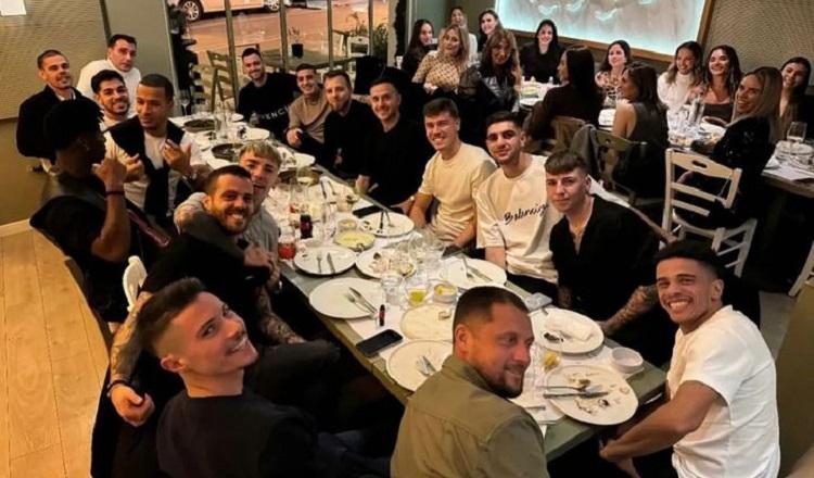 Σε γνωστό εστιατόριο δείπνησαν οι ποδοσφαιριστές του ΠΑΟΚ μαζί με τις γυναίκες και συντρόφους τους