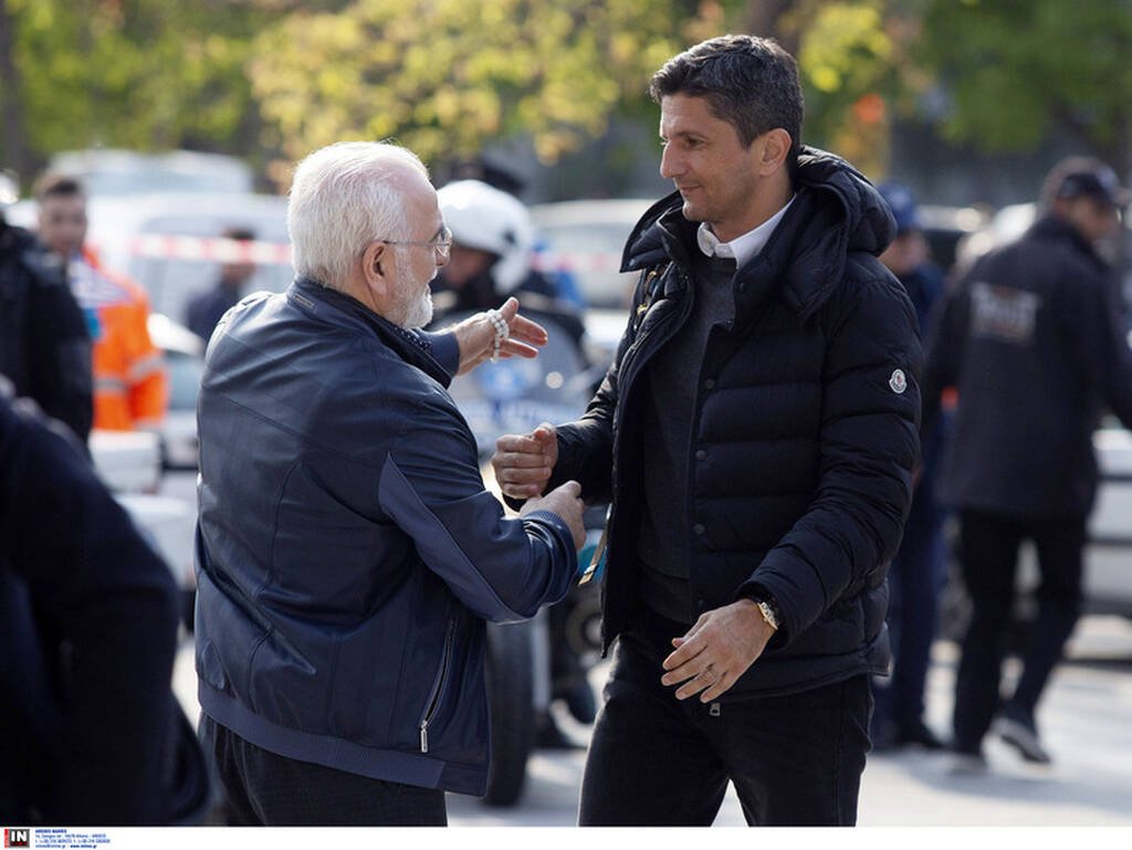 ΠΑΟΚ: Διέρρευσε φωτογραφία από τις υπογραφές των συμβολαίων με τον Ραζβάν Λουτσέσκου