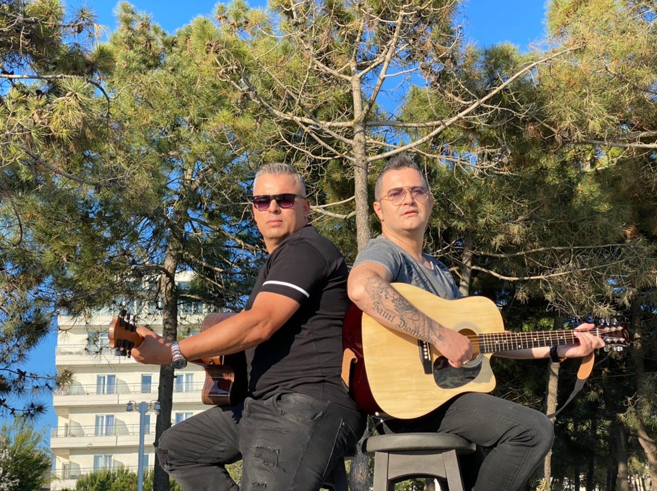 Πάνος Ψάλτης: Το «Άγγελέ μου» σαρώνει και ως ελληνοαλβανικό ντουέτο με τον Devis Xherahu (βίντεο)