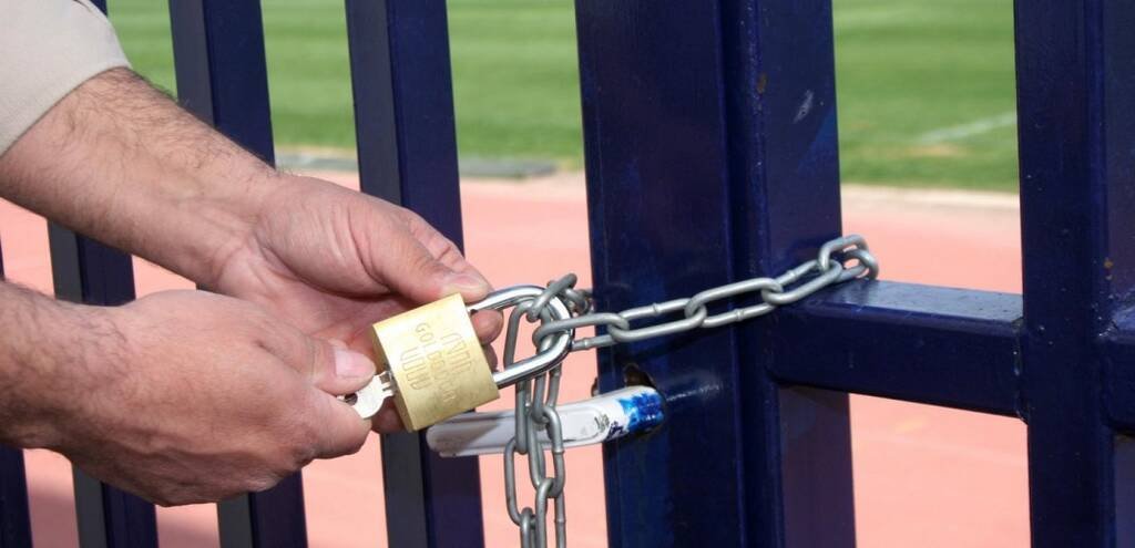 Λουκέτο και πάλι στα γήπεδα, χωρίς κόσμο από τις 3 Γενάρη – Όλα τα νέα μέτρα