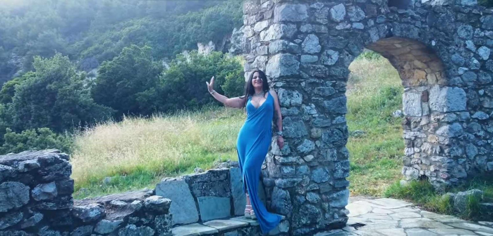 Ρίτα Τσάμου: Κυκλοφόρησε το πρώτο της single με τίτλο «Μία ώρα αρχύτερα»