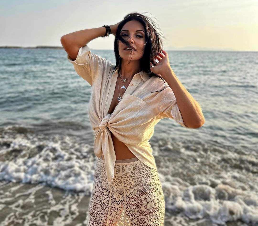 Μαρία Ιακώβου: Κυκλοφόρησε medley με τη μεγάλη της επιτυχία «Μαύρα Μεσάνυχτα»