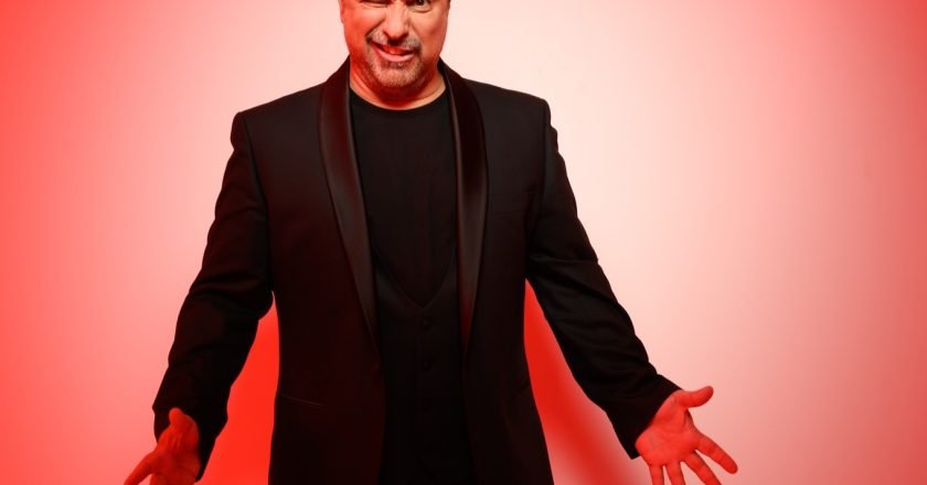 Mάκης Δημάκης:  Το νέο του τσιφτετέλι «Ψάξε Παπά Αμαρτωλό» ξεσηκώνει (βιντεοκλίπ)