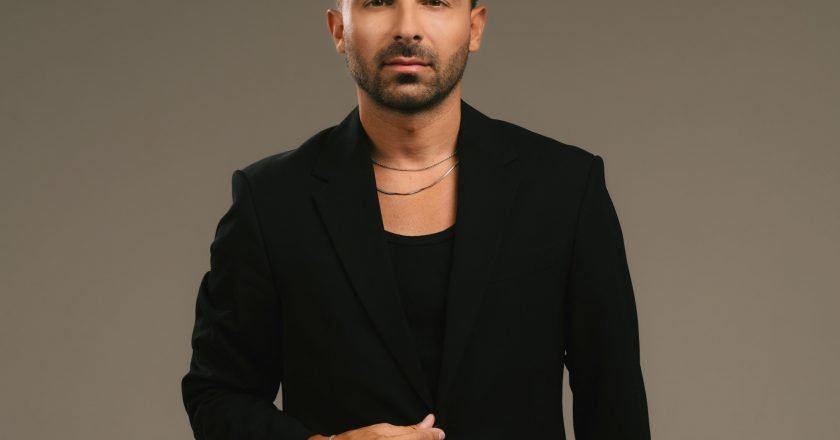 Χρήστος Καρατζάκος δηλώνει «Άστατος» στο νέο του τραγούδι!