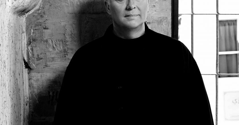 «Κουμάντο»: Το νέο τραγούδι του Νίκου Μακρόπουλου