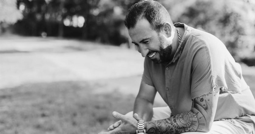 Γιώργος Δημούδης: Κυκλοφόρησε το νέο του single με τίτλο «Σκότωσε με αργά»