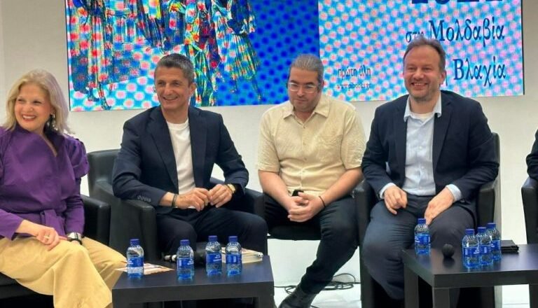 «Παρών» στη Διεθνή Έκθεση Βιβλίου ο Λουτσέσκου