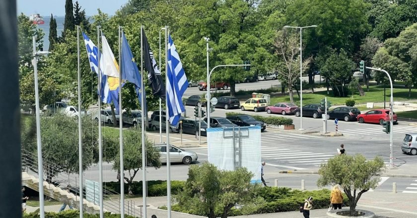 Η σημαία του ΠΑΟΚ στο Δημαρχείο Θεσσαλονίκης!