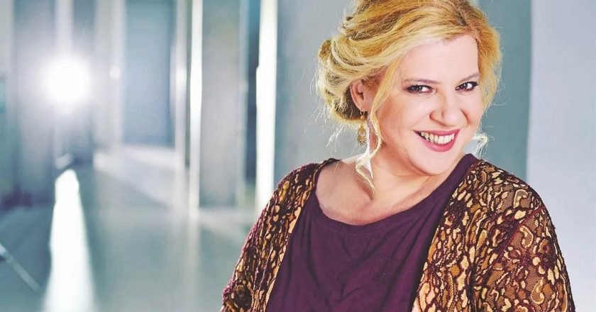 «Του Ιούδα το φιλί»: Το νέο τραγούδι της δημοσιογράφου, Αθηνάς Καμπάκογλου και του Γιώργου Άλτη!