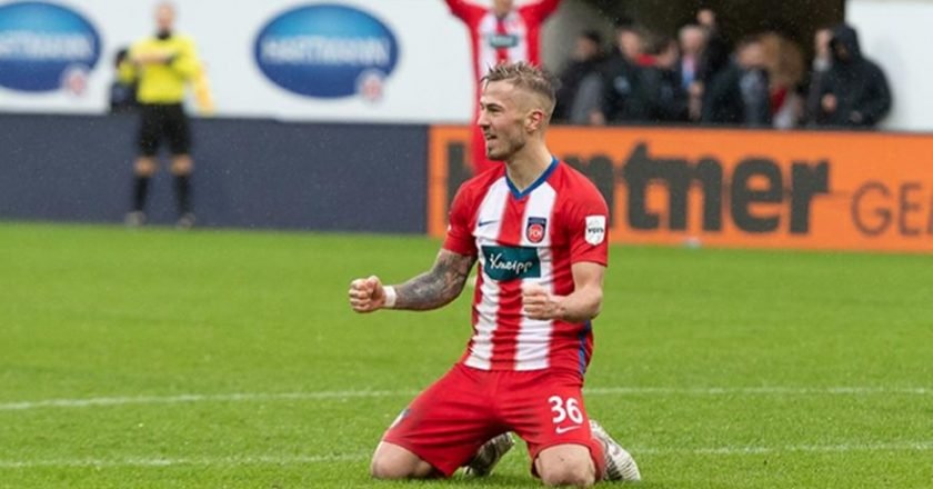 Σύμφωνα με γερμανικό δημοσίευμα, ο Νίκλας Ντορς της Άουγκσμπουργκ προτάθηκε στον ΠΑΟΚ