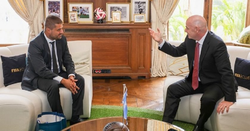 Ο πρόεδρος της ΕΠΟ, Μάκης Γκαγκάτσης, είχε συνάντηση με τον Τζιάνι Ινφαντίνο στο Παρίσι