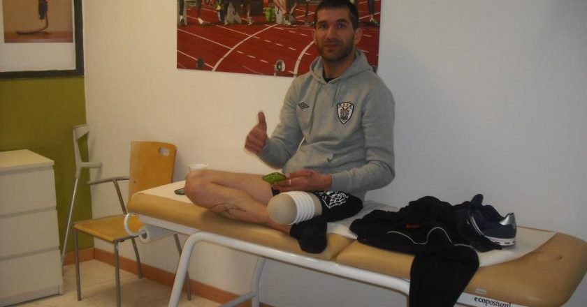Ο Ιβάν Σαββίδης πληρώνει το τεχνητό μέλος ποδιού, του Μπάμπη Τσολακίδη!