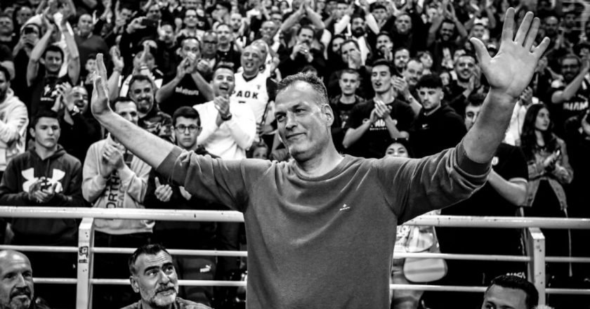 Το τελευταίο «αντίο» στον Γιώργο Βαλαβανίδη είπε η οικογένεια του ΠΑΟΚ
