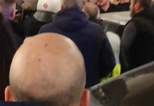 ΑΕΚ – ΠΑΟΚ: Το δικαστήριο διέταξε την προβολή του video από το πάρκινγκ της «OPAP Arena», το οποίο δείχνει τον Ραζβάν Λουτσέσκου να επιτίθεται σε νεαρό φίλαθλο – Ολοκληρώθηκε η διαδικασία, εν αναμονή της απόφασης