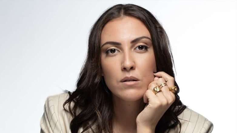 Ρενέ Στυλιαρά: Το νέο talk of the town της γνωστής συγγραφέως είναι ρομαντικό και χειρόγραφο!