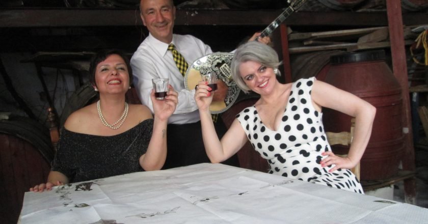 Aυθεντικό λαϊκό γλέντι στη Βαρβάκειο με το συγκρότημα του Γιώργου Αλτή!