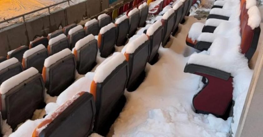 Οι άνθρωποι της Στεάουα Βουκουρεστίου ζήτησαν τη συνδρομή των οπαδών για να καθαριστεί το γήπεδο από το χιόνι ενόψει ΠΑΟΚ