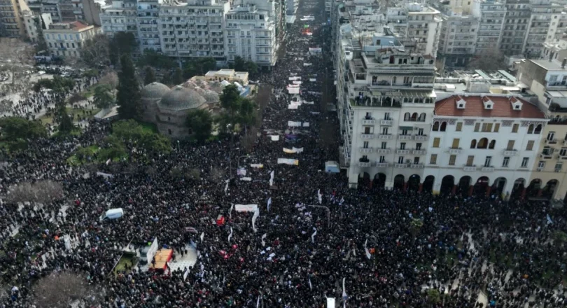 Θεσσαλονίκη: Μαζικά κατεβαίνει κόσμος για το συλλαλητήριο των Τεμπών