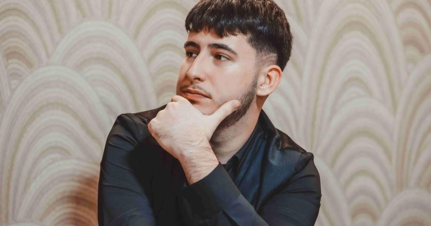 “Μείνε μακριά”: Κυκλοφόρησε το νέο single του Μάριου Τσιλιγιάννη – Το μήνυμά του για τον αείμνηστο Παντελή Παντελίδη