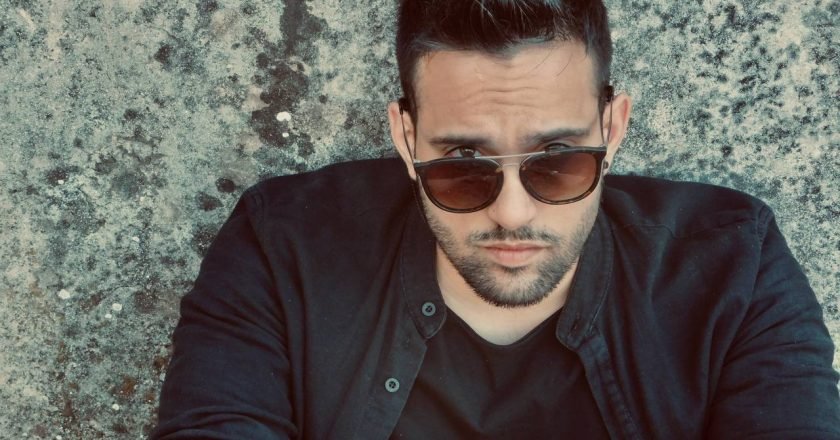 Ο Νεκτάριος Γιαννακόπουλος ετοιμάζει νέο τραγούδι με τίτλο «Σαββατόβραδο»