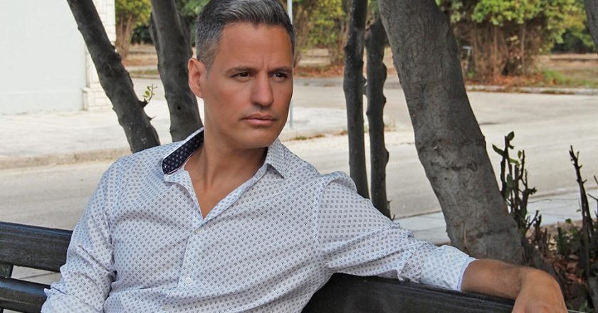 Γρηγόρης Πετράκος: Συγκλονίζει το νέο του κοινωνικό τραγούδι
