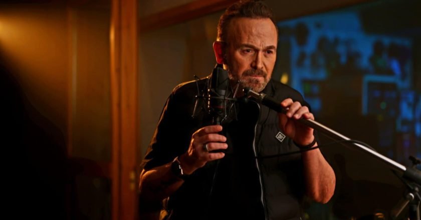 Νέα επιτυχία για τον Σταμάτη Γονίδη με τίτλο «Η αγάπη δεν πουλιέται»