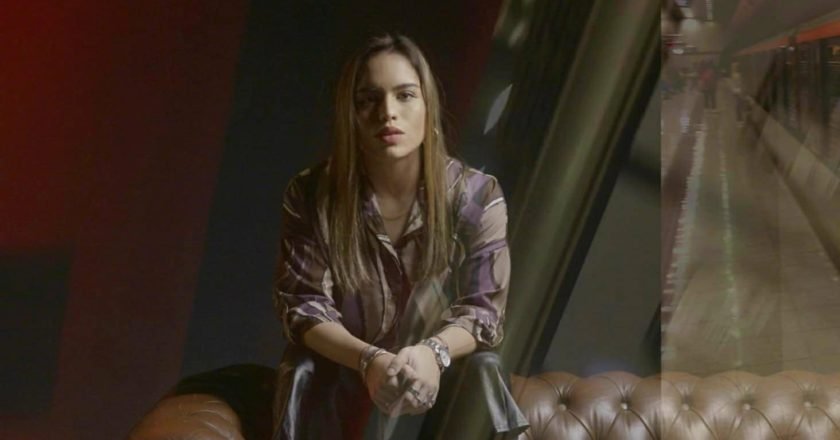 Η Ελένη Χατζηβασίλη ερμηνεύει το νέο τραγούδι του Κύρου Λόντου