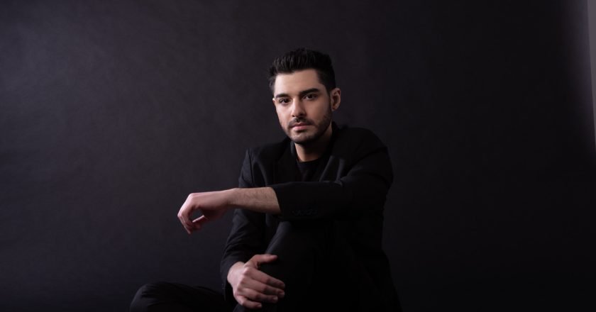 Δημήτρης Περιπάνος: Υμνεί τον έρωτα και τον χωρισμό με το νέο του τραγούδι, «Επιλογή» (βιντεοκλίπ)