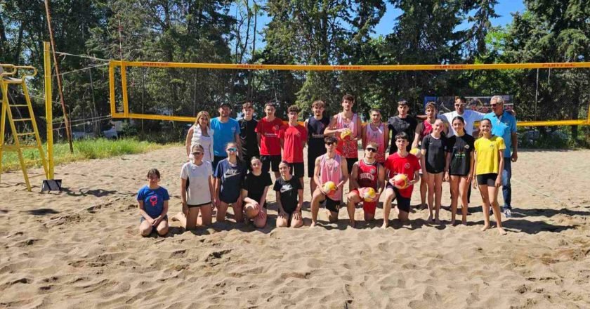 Beach Volley: Η ΕΠΕΣΘ και η πρόεδρος της, Δήμητρα Χαριτίδου δίπλα στην επιτυχημένη δράση ανάπτυξης του αθλήματος με τη συμμετοχή 50 αθλητών!