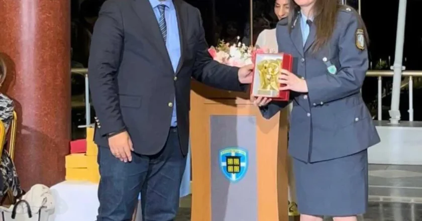 Διαμαντής Γκολιδάκης : Απένειμε τιμητική διάκριση στην Αστυνομικό Στυλιανή Στεργίου , σε εκδήλωση του Σωματείου Νέα Ελπίδα