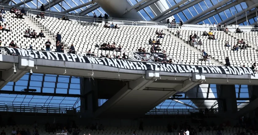 Το πανό αλά… ΠΑΟΚ που σήκωσαν οι οπαδοί του ΟΦΗ στο ΟΑΚΑ