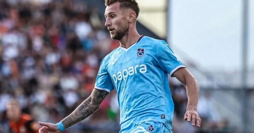 Ο Ράζβαν Λουτσέσκου διέψευσε τα σενάρια από την Τουρκία για τον Ρουμάνο φορ Ντένις Ντράγκους