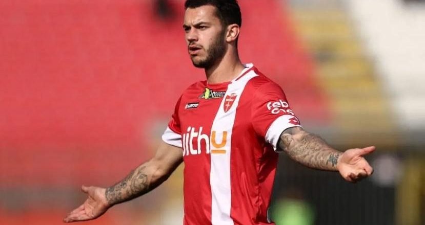 Στη λίστα του ΠΑΟΚ, για το δεξί άκρο της άμυνας, βρίσκεται ο Πέδρο Περέιρα, ο οποίος έμεινε ελεύθερος από την Μόντσα