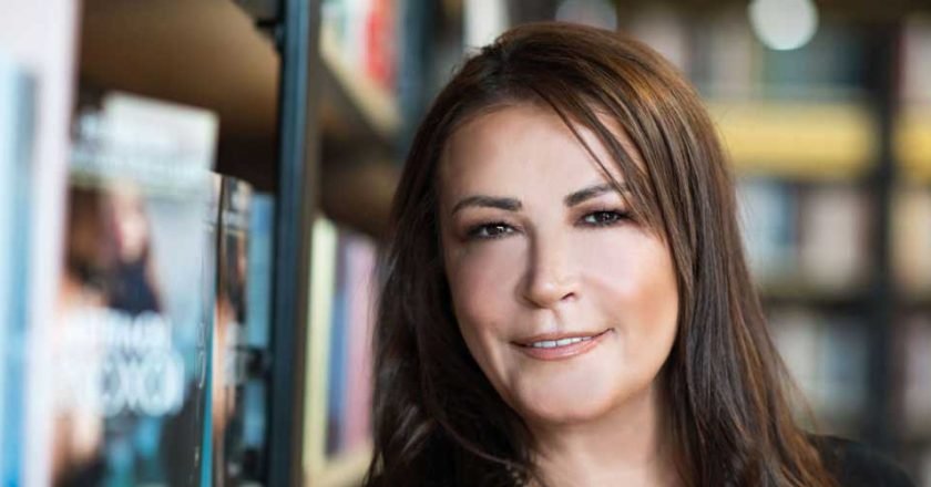 Ο κορσές της Σταχτοπούτας»: Νέο βιβλίο από την καταξιωμένη συγγραφέα, Θεοφανία Ανδρονίκου Βασιλάκη