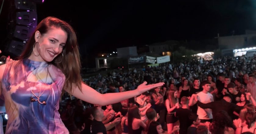 Ξένια Βέρρα: Διασκεύασε το τραγούδι «Πήρε φωτιά η γειτονιά»!