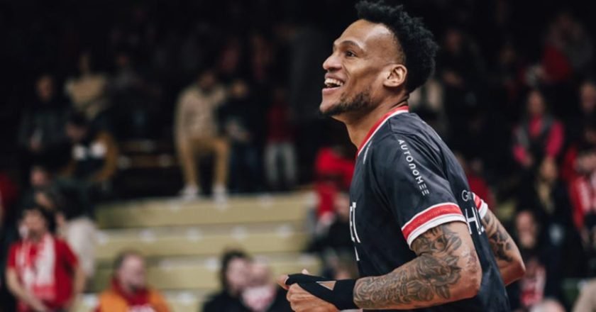 Σε συμφωνία με τον 34χρονο Αμερικάνο φόργουορντ και πρώην παίκτη της γαλλικής Σολέ, Κλίβελαντ Μέλβιν, έφτασε ο ΠΑΟΚ!