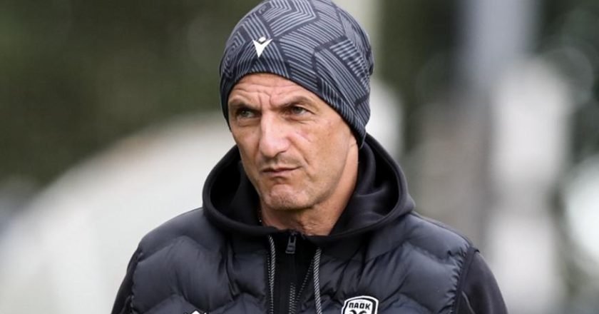 O Λουτσέσκου στάθηκε ξεχωριστά σε κάθε παίκτη μετά το φιλικό με Άγιαξ