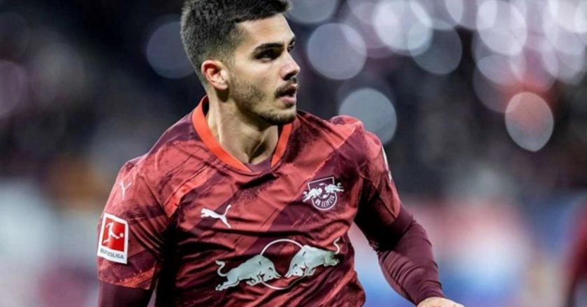 O ΠΑΟΚ, μαζί με έξι ακόμα ομάδες έχουν καταθέσει πρόταση στον 29χρονο Πορτογάλο επιθετικό της Λειψίας, Αντρέ Σίλβα