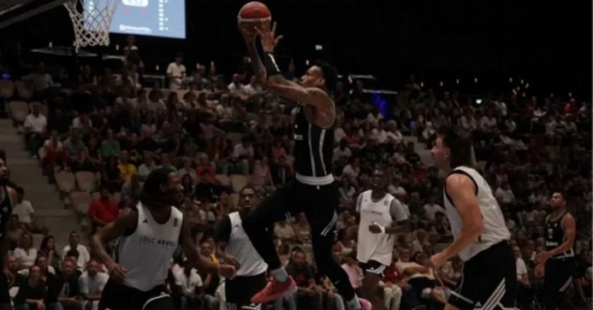 Στη Θεσσαλονίκη επέστρεψε το μεσημέρι της Δευτέρας η αποστολή μπάσκετ του ΠΑΟΚ,