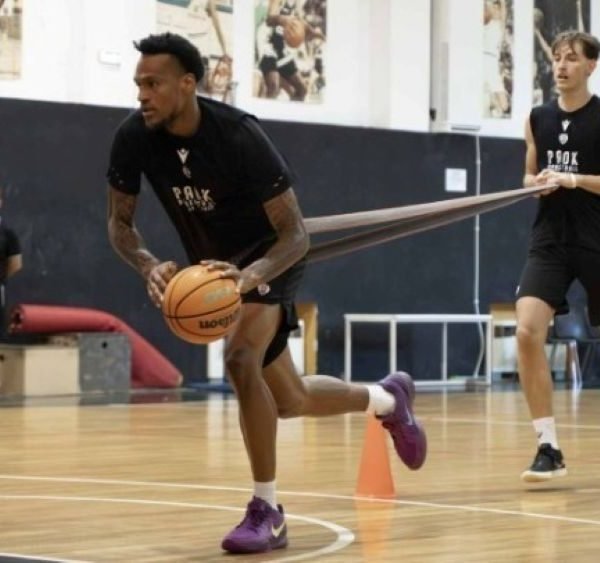 Μέλβιν: Είναι μεγάλη πρόκληση το παιχνίδι, θέλουμε τον κόσμο μας