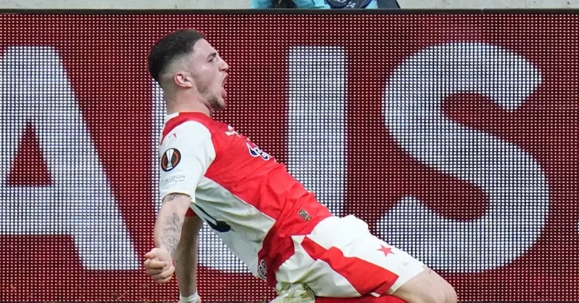 Χρήστος Ζαφείρης: Δεν ξεκινησε στο παιχνίδι της Σλάβια Πράγας και μένει να φανεί αν αυτή η κίνηση του προπονητή, σχετίζεται με πιθανή μεταγραφή του