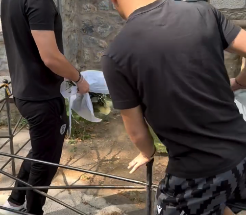 Αντιπροσωπεία του ΠΑΟΚ τίμησε τη μνήμη του οπαδού της ομάδας, Χρήστου Μπακόλα